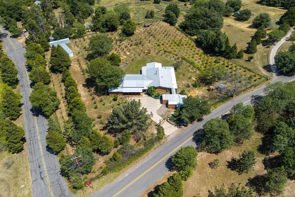 Photo of 1315 Farmer Rd, Julian, CA 92036 (MLS # PTP2604582)