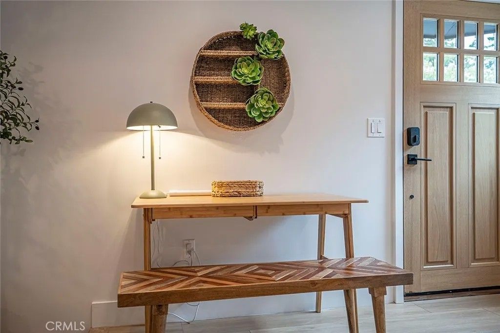 Photo of 2925 W Oak St, Burbank, CA 91505 (MLS # GD26040187)