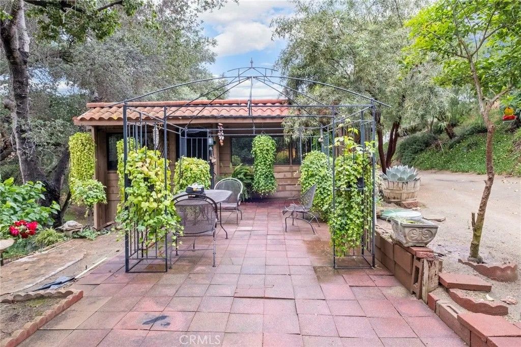 Photo of 42185 Oak Canyon, Hemet, CA 92544 (MLS # SW26088687)