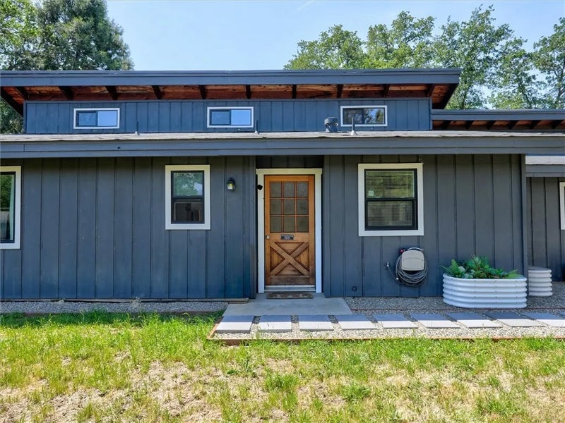 45744 N Oakview