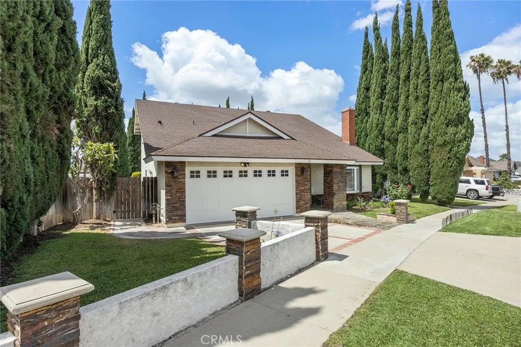 4962 E Glenview