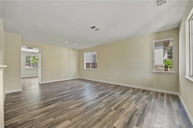 1561 N Catskills