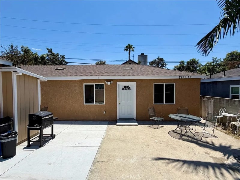 2752 E Harrison