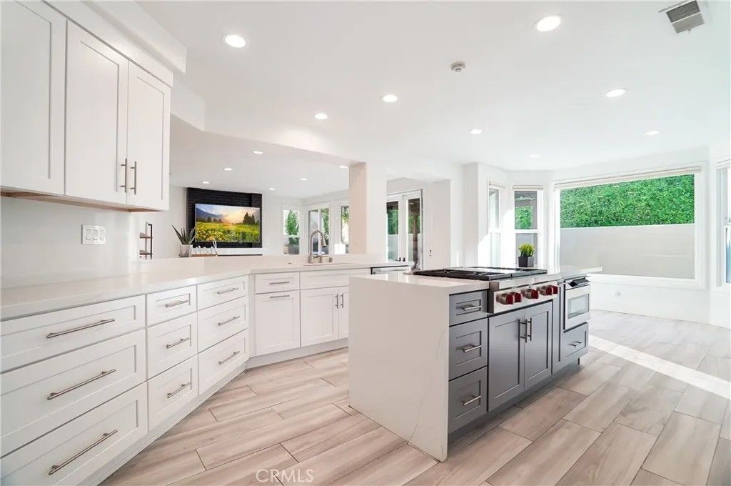 Photo of 24868 Paseo Primario, Calabasas, CA 91302 (MLS # SR26088091)