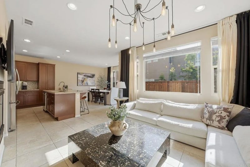 2212 Laramie Way