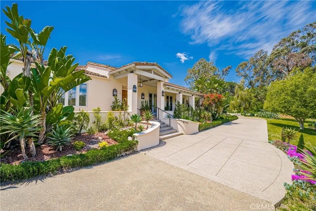 Photo of 17716 Via De Fortuna, Rancho Santa Fe, CA 92067 (MLS # ND25203309)