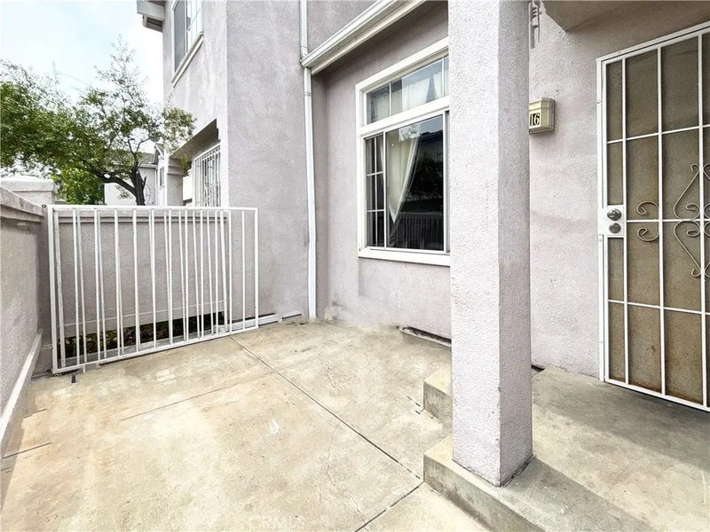 820 W Compton 16