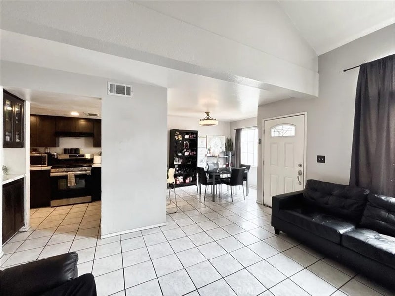 820 W Compton 16