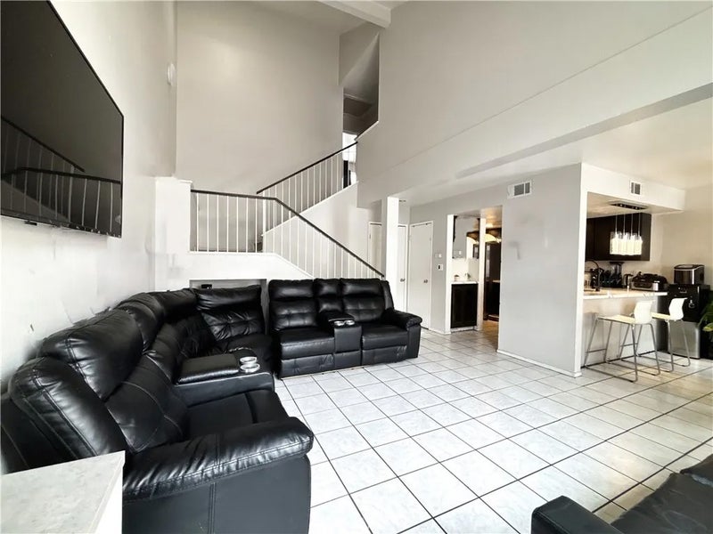 820 W Compton 16