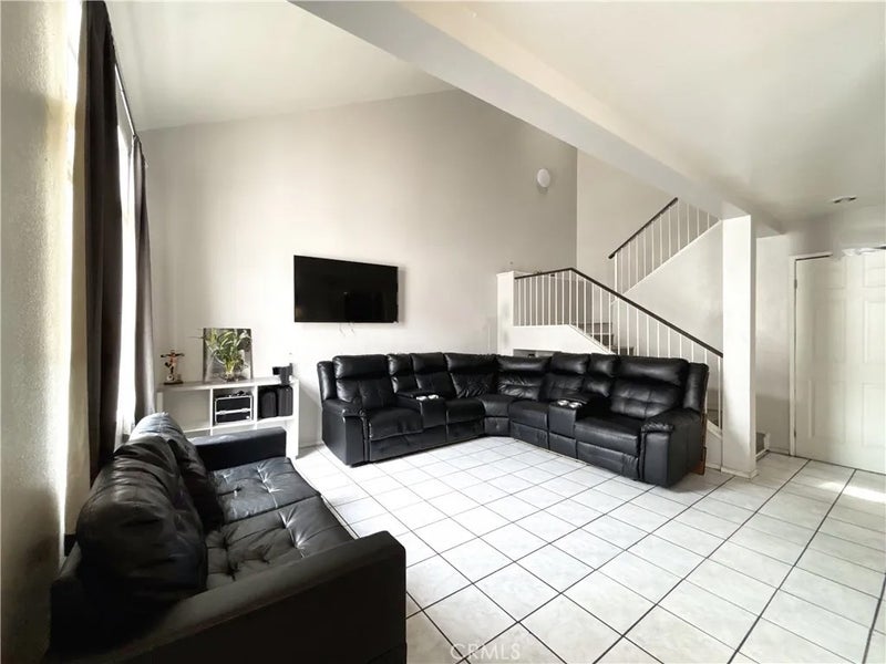 820 W Compton 16