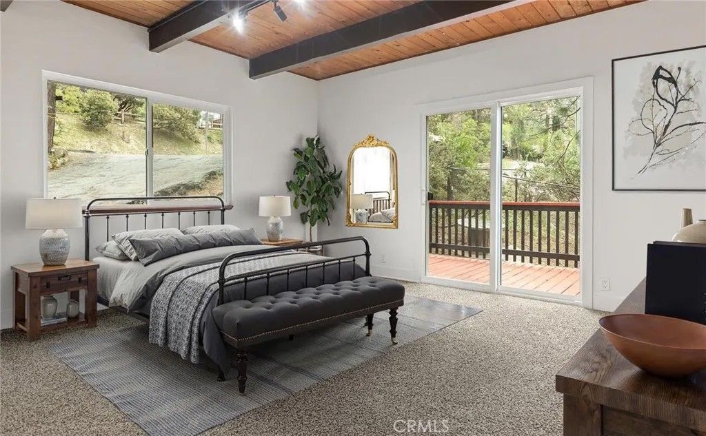 Photo of 1076 Grass Valley Road, Lake Arrowhead, CA 92352 (MLS # IG26083967)