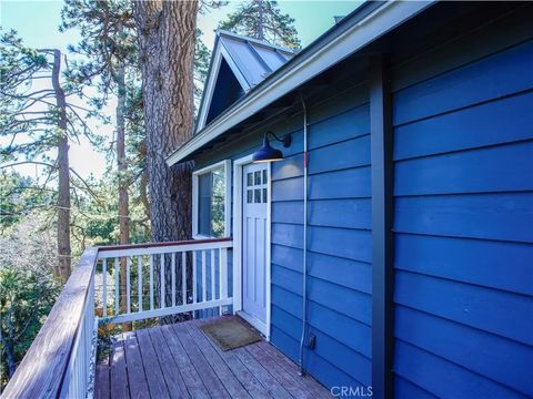 Photo of 810 W Victoria Court, Lake Arrowhead, CA 92352 (MLS # IG25275844)