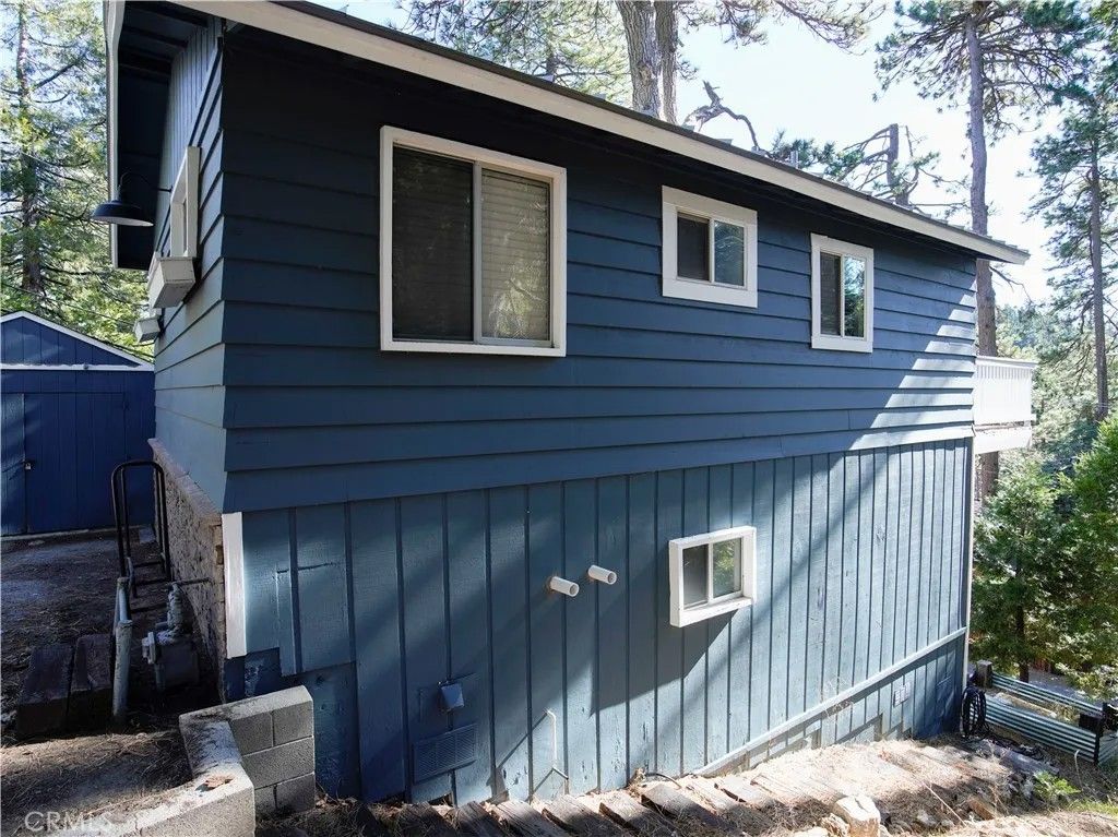 Photo of 810 W Victoria Court, Lake Arrowhead, CA 92352 (MLS # IG25275844)