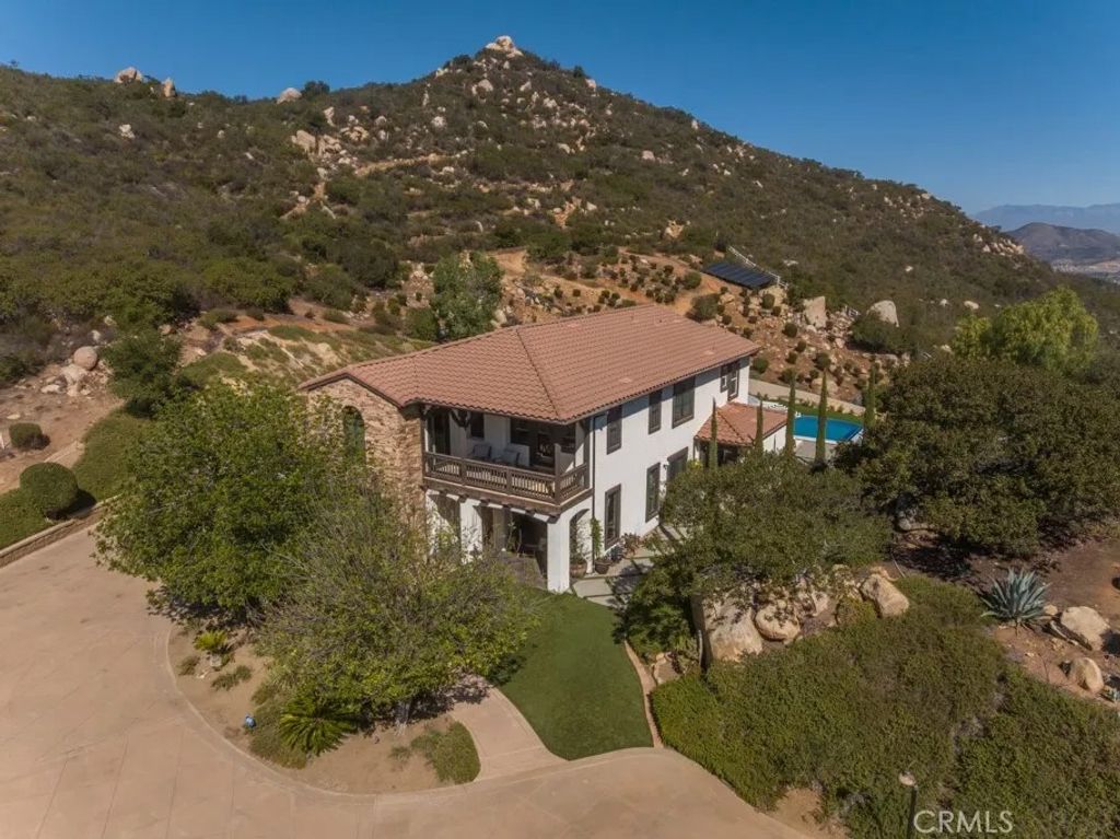 Photo of 37775 Via Baya, Murrieta, CA 92562 (MLS # SW25267114)