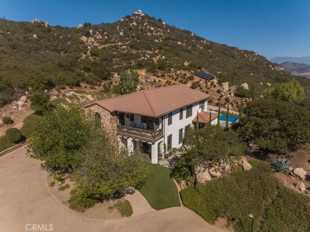 Photo of 37775 Via Baya, Murrieta, CA 92562 (MLS # SW25267114)