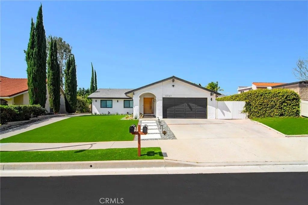 Photo of 10947 Lurline Avenue, Chatsworth, CA 91311 (MLS # OC26062018)