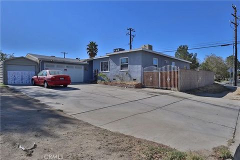 Photo of 830 W Avenue J4, Lancaster, CA 93534 (MLS # SR25276852)