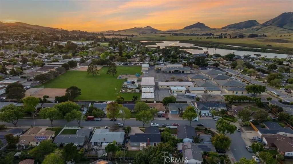 1222 W Newport Street