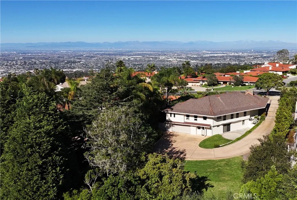 1209 Granvia Altamira