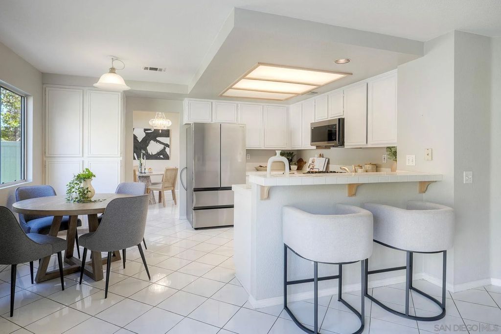 Photo of 2214 Brookhaven Pass, Vista, CA 92081 (MLS # 260009339)