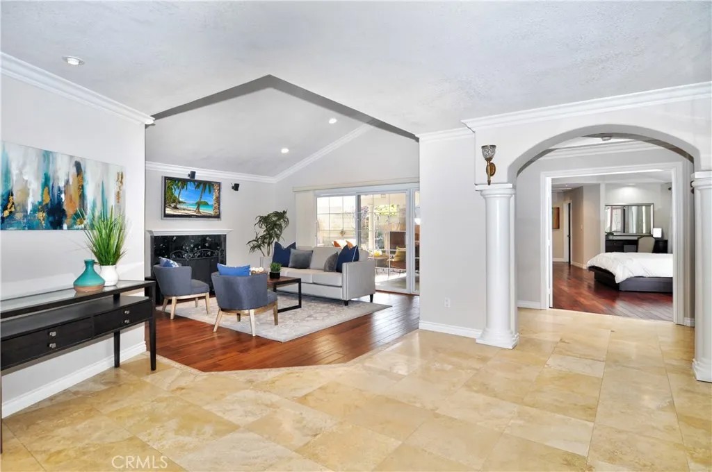 17324 Los Jardines West