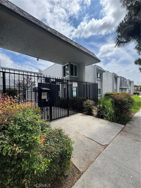 Photo of 5500 Ackerfield Ave, Long Beach, CA 90805 (MLS # PW26072438)