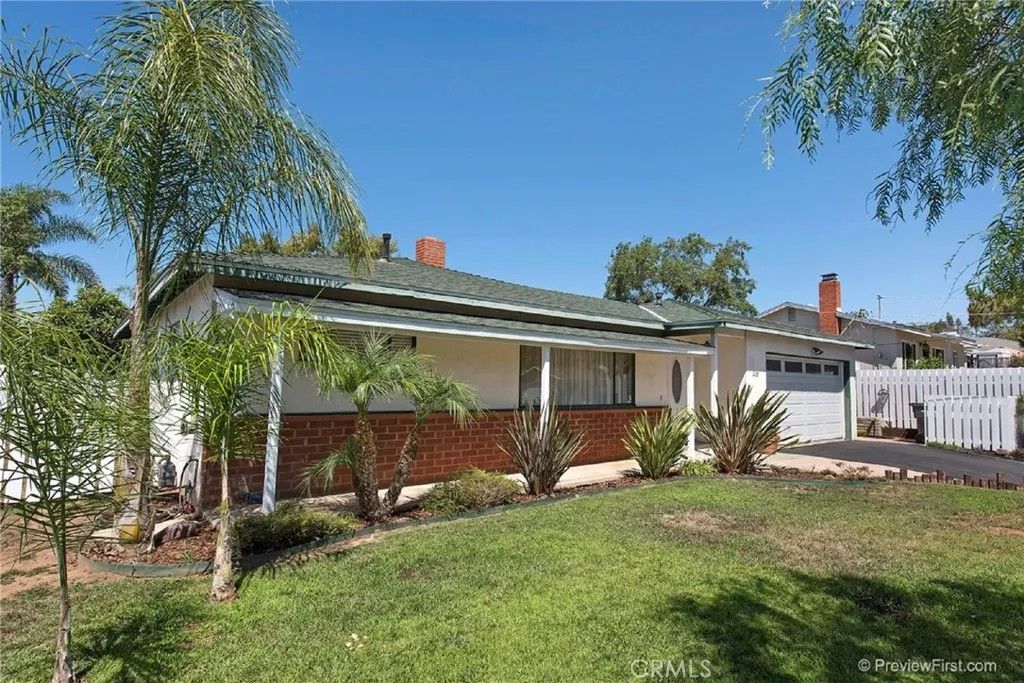 Photo of 217 Potter St, Fallbrook, CA 92028 (MLS # OC25259755)