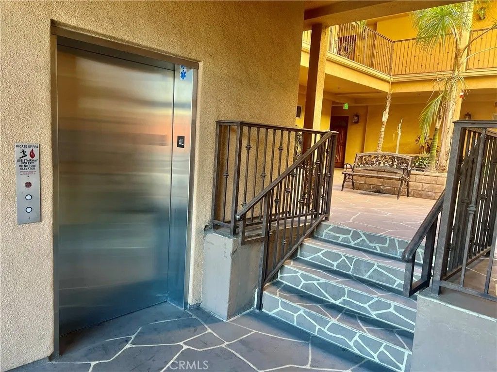 Photo of 1515 Grismer Avenue #102, Burbank, CA 91504 (MLS # GD25275812)