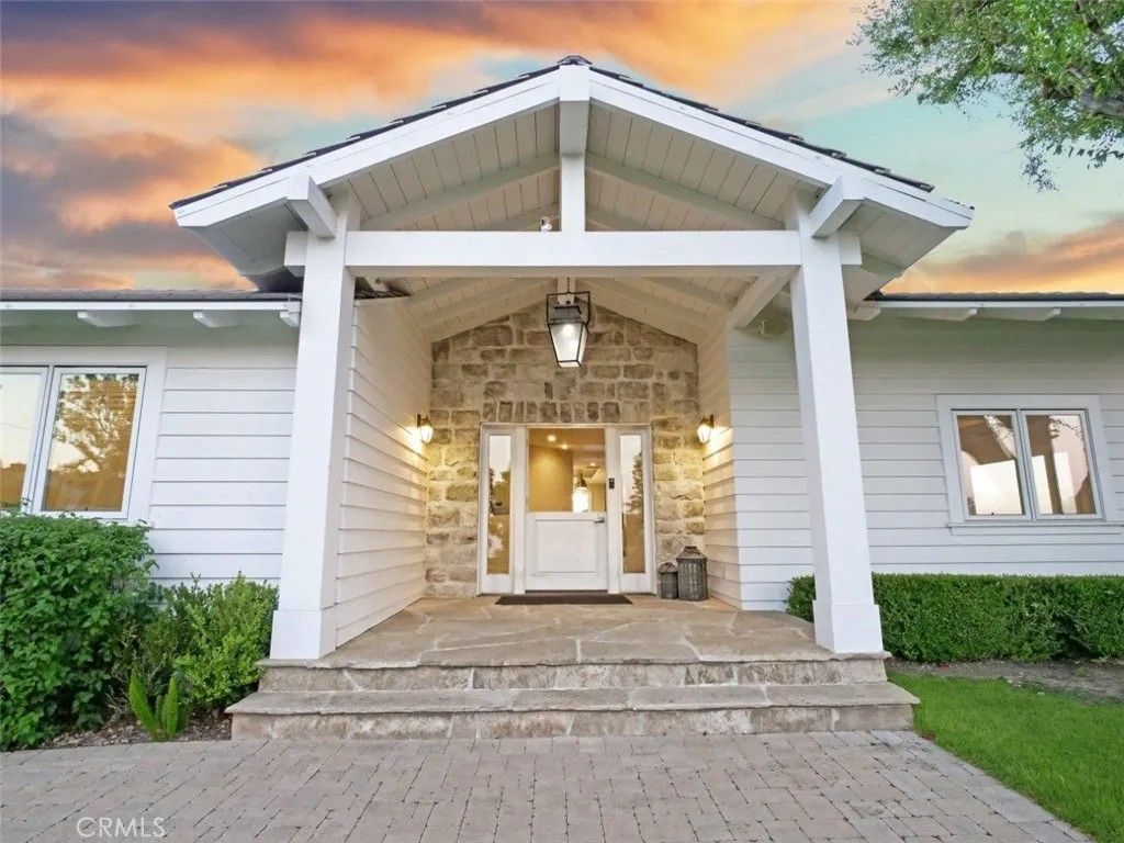 Photo of 67 Eastfield Dr, Rolling Hills, CA 90274 (MLS # PV26001592)