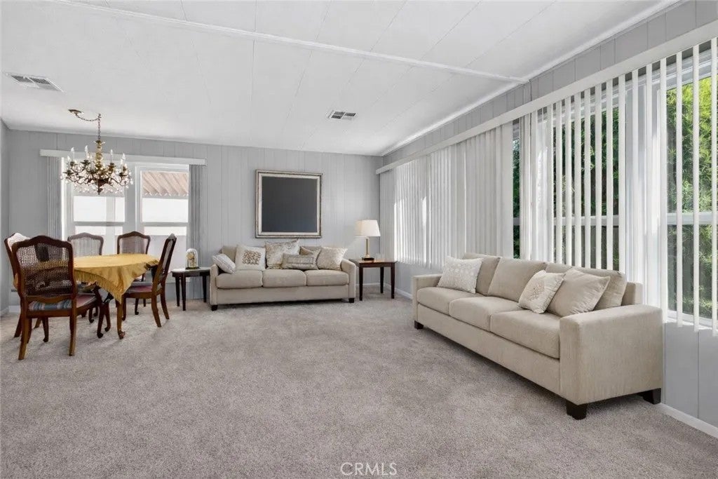 5200 Irvine Boulevard 256