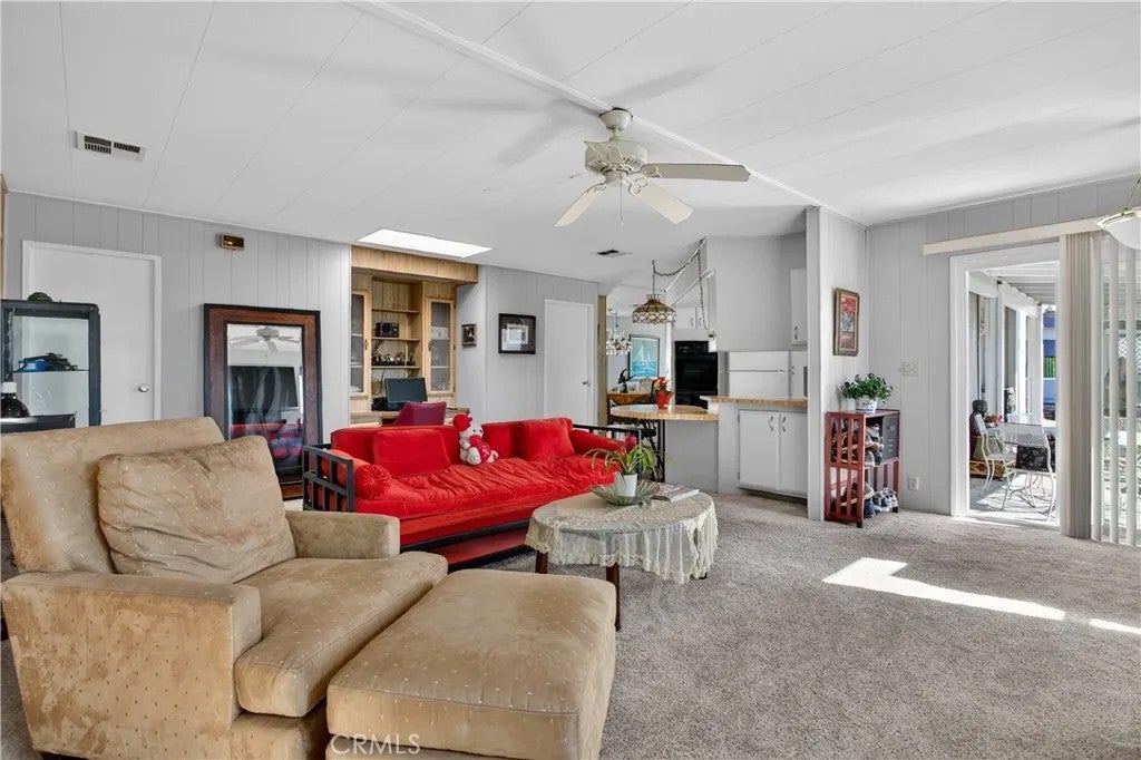 5200 Irvine Boulevard 256