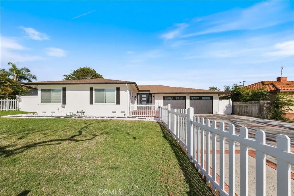 Photo of 812 N Euclid St, Fullerton, CA 92832 (MLS # OC26068332)