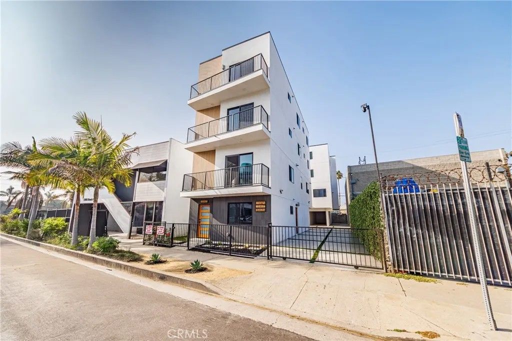 Photo of 13461 Beach Avenue, Marina Del Rey, CA 90292 (MLS # BB25274258)