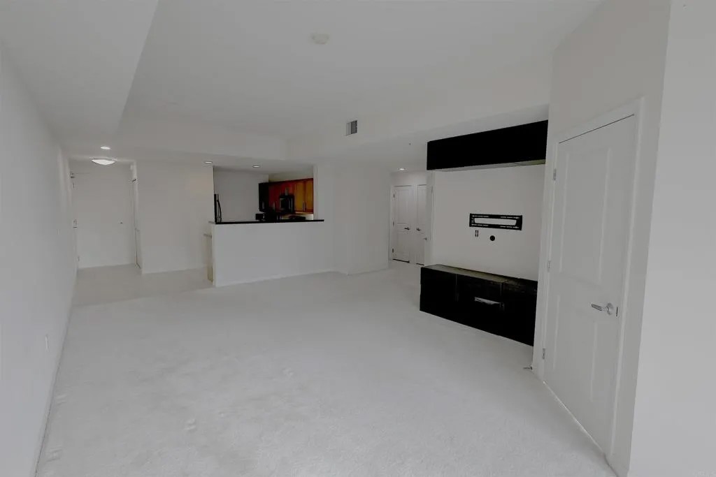 253 10Th Avenue 1004