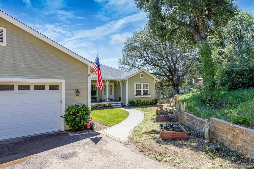 Photo of 4823 Belvedere Dr, Julian, CA 92036 (MLS # 260012708)