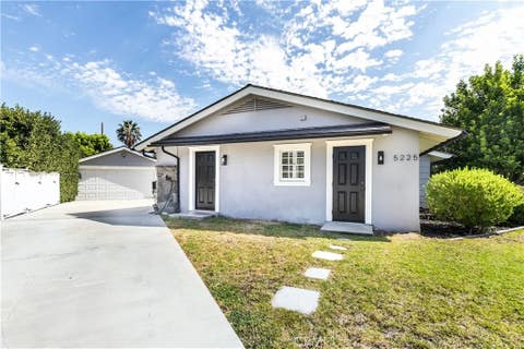 Photo of 5227 Beckford Ave, Tarzana, CA 91356 (MLS # SR26177130)