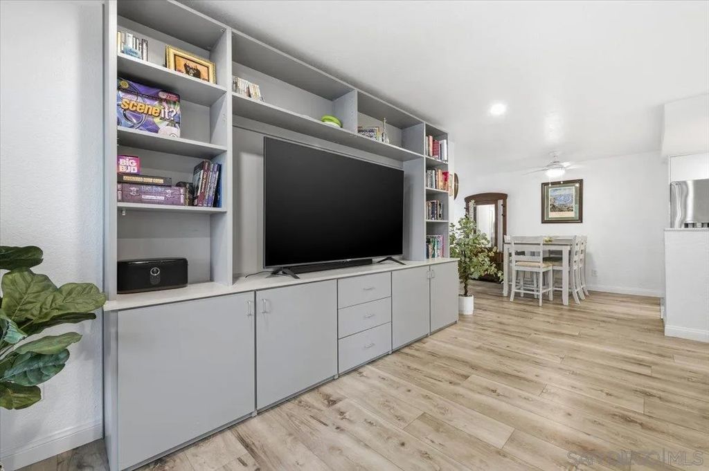 Photo of 1564 Tanglewood Ln #18, Escondido, CA 92029 (MLS # 260006269)