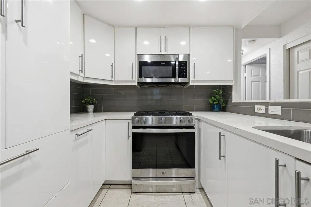 Photo of 1564 Tanglewood Ln #18, Escondido, CA 92029 (MLS # 260006269)