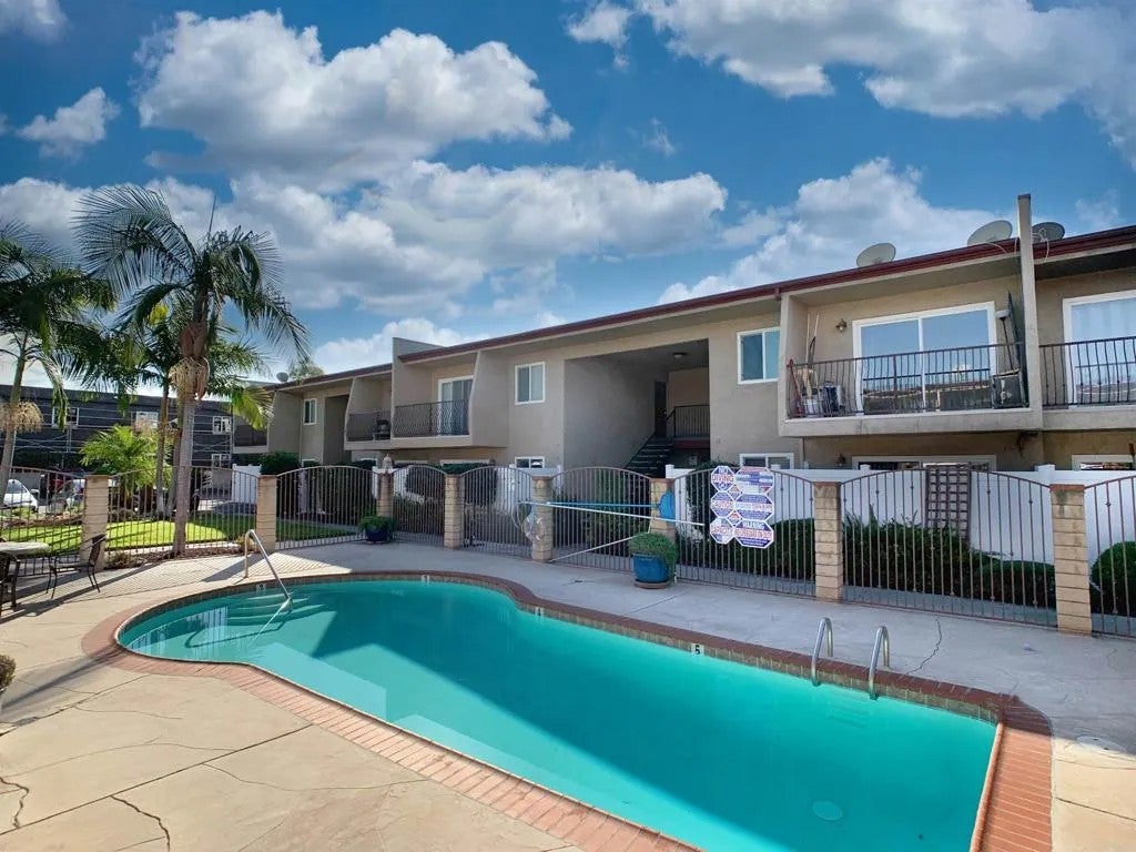 930 Peach Avenue 17