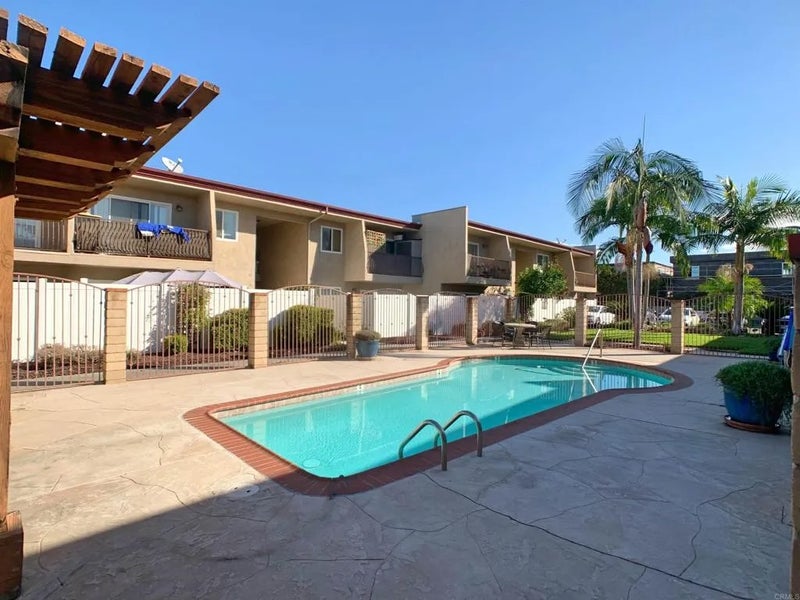 930 Peach Avenue 17