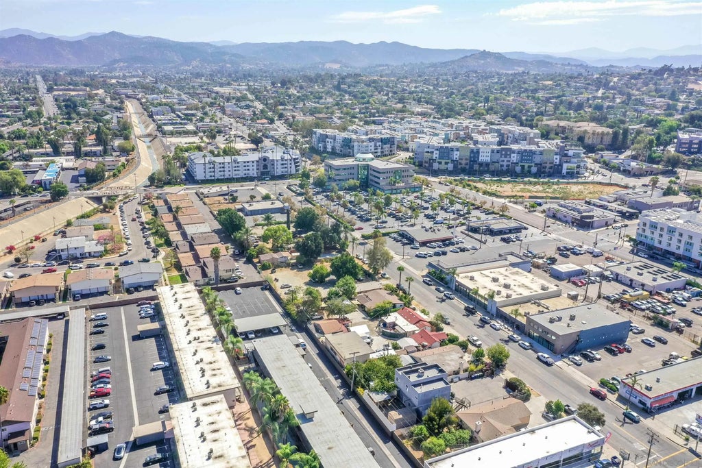 Photo of 426 E Pennsylvania AVE, Escondido, CA 92025 (MLS # 260022511)
