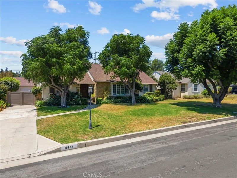 6951 Chisholm