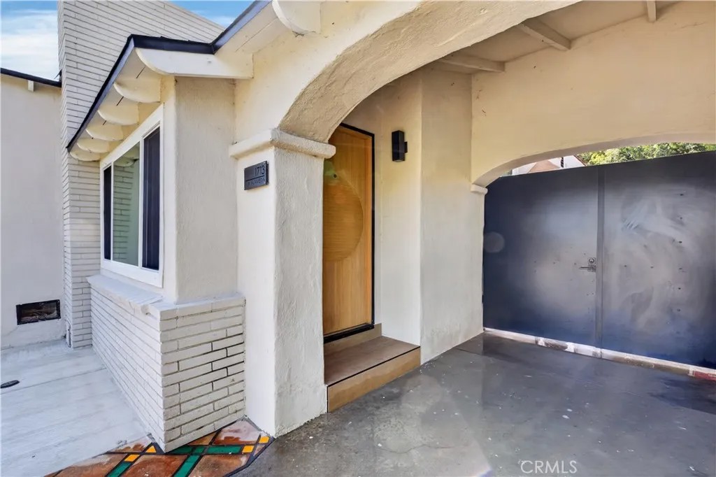 1713 W Alameda Avenue