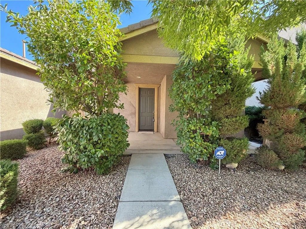 Photo of 15121 Sorrel Road, Victorville, CA 92394 (MLS # HD25251656)