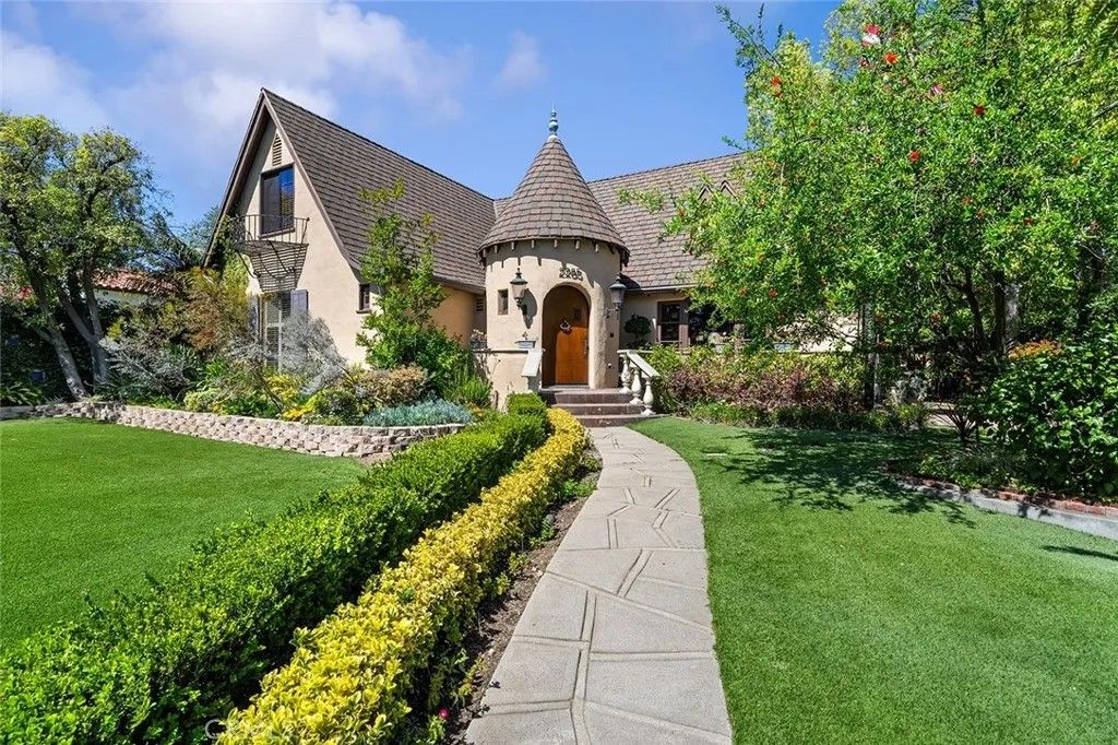 Photo of 2285 E Orange Grove, Pasadena, CA 91104 (MLS # CV26068004)