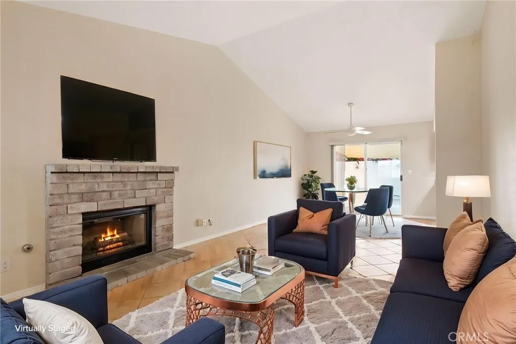 1093 Merced Way
