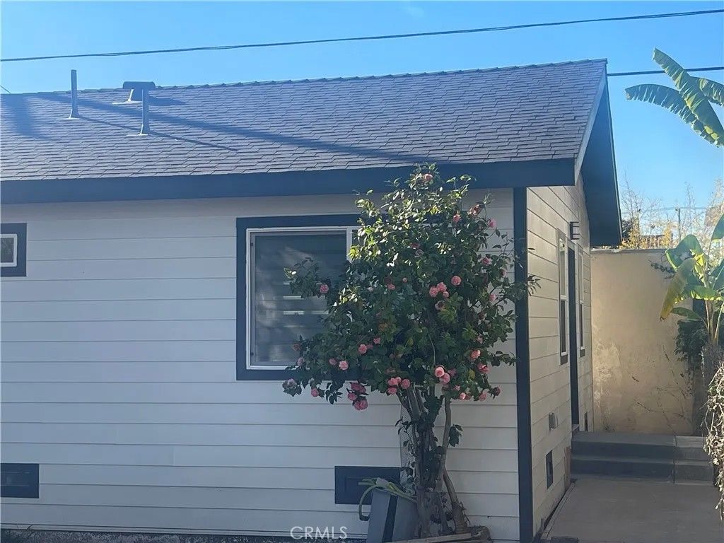 Photo of 627 Fischer Street, Glendale, CA 91205 (MLS # GD26011036)