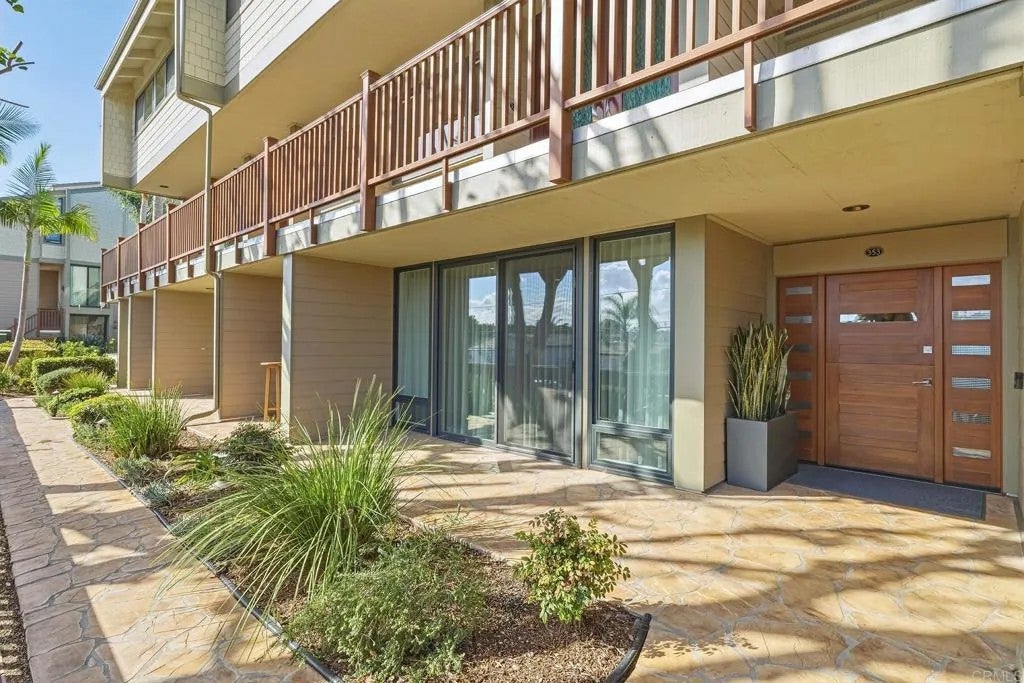 353 W I Street