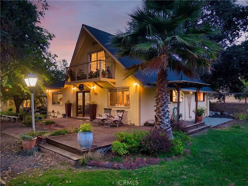 6733 Live Oak Drive