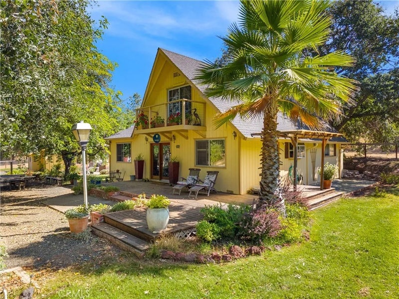 6733 Live Oak Drive